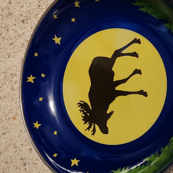The Golden Rabbit II Moose Design Enamelware Serving Bowl - Picture 7 of 9